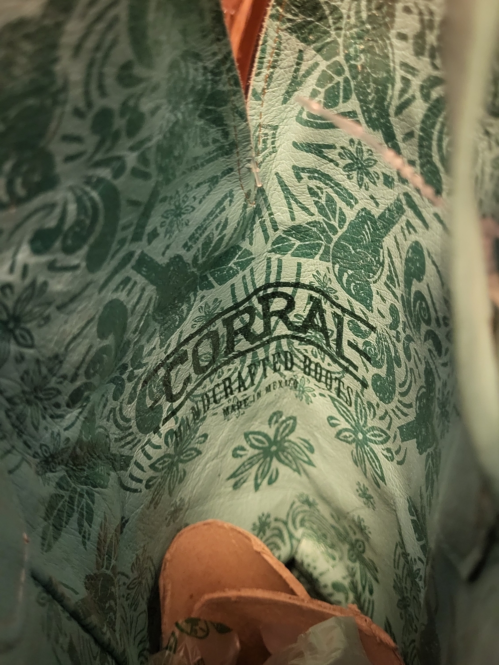 Corral Cream Leather Western Boots with Dark Gray/Black Rose Floral Embroidery - Picture 5 of 11